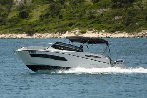 boat karnic cs700 in the sea driving